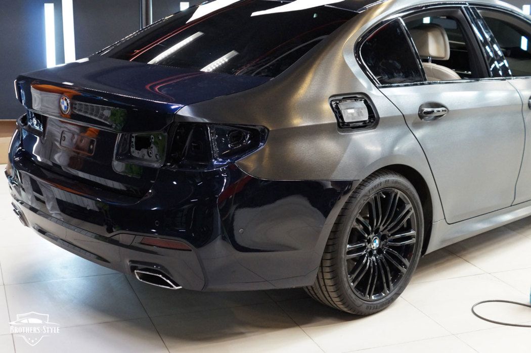 Оклейка BMW 5 G30 - Чёрный шлифованный металл