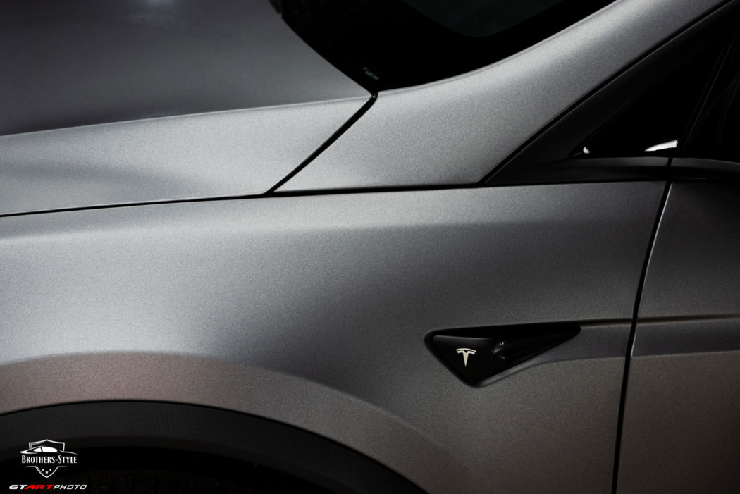 Оклейка Tesla Model X в серый матовый металлик