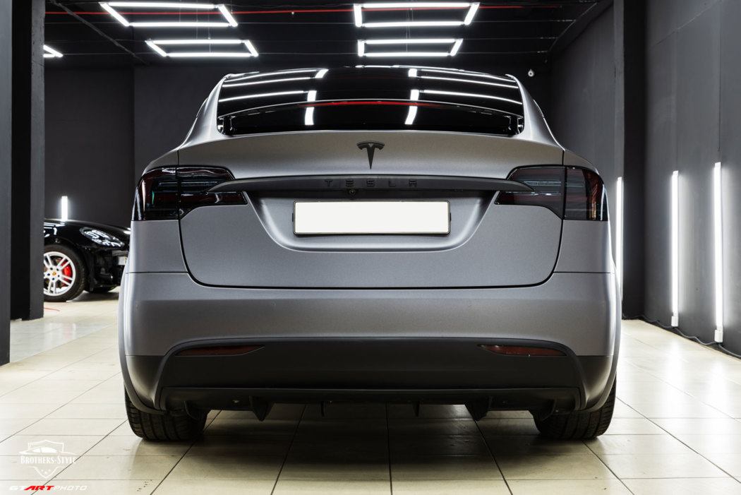 Оклейка плёнкой 3M Matte Dark Grey автомобиль Tesla Model X