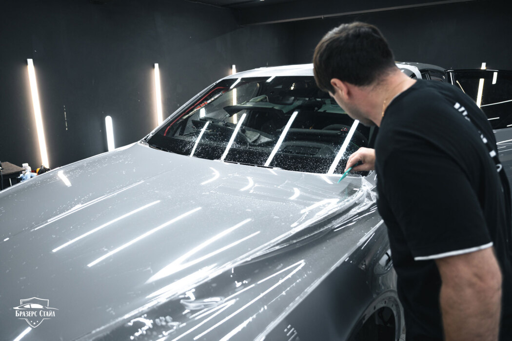 Оклейка Бентли Бентайга плёнкой