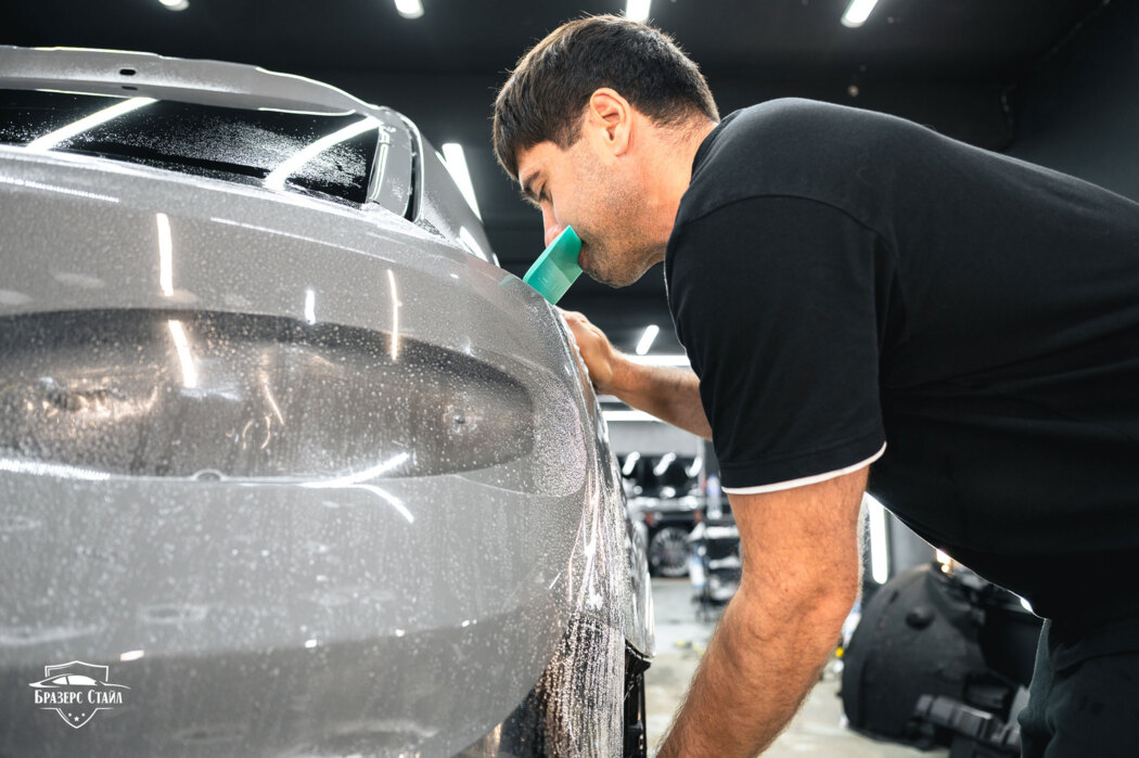 Оклейка Бентли Бентайга плёнкой STEK