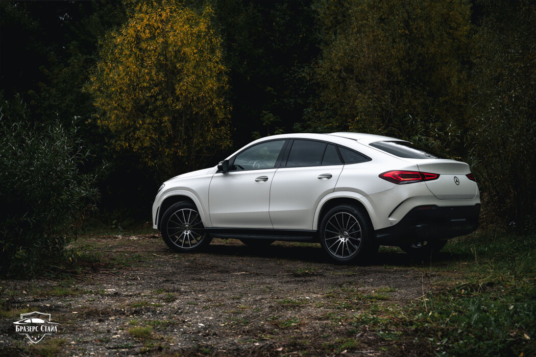 Белый матовый Mercedes GLE Coupe