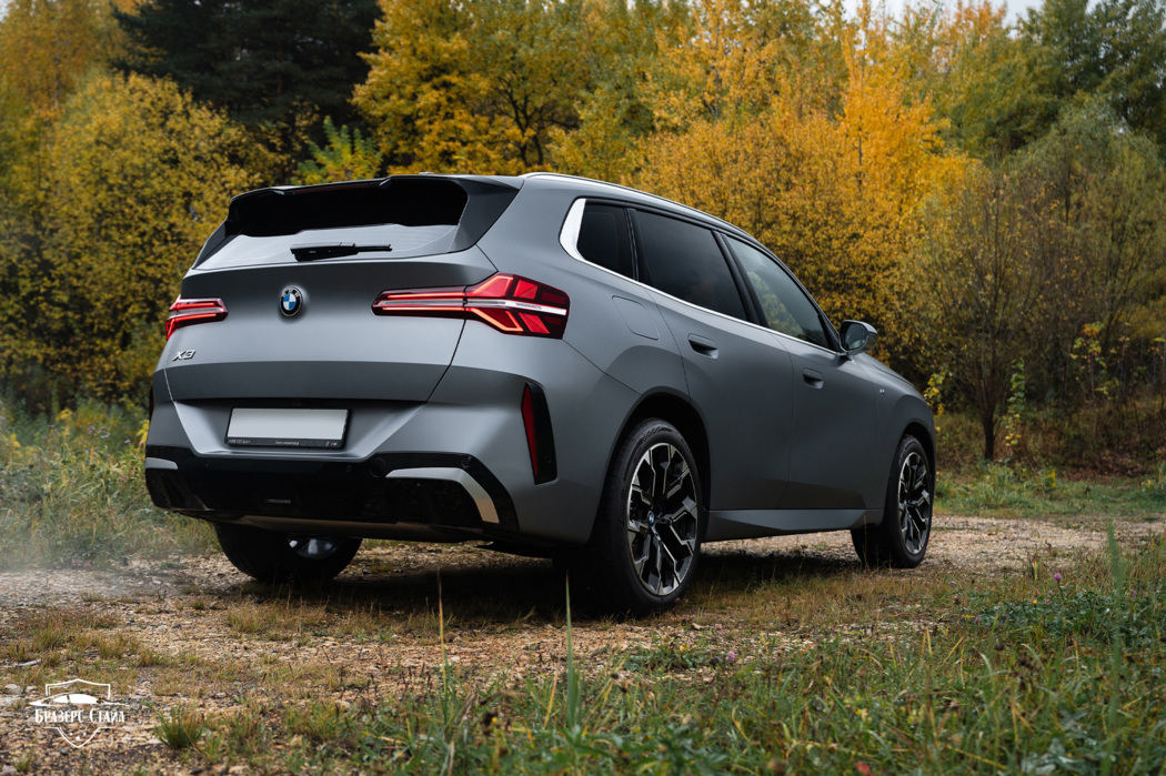 Матовый BMW X3 (G48) Серый матовый BMW X3 в кузове G48