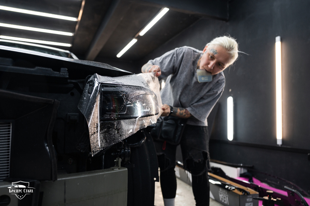 Оклейка фар Оклейка фар защитной плёнкой