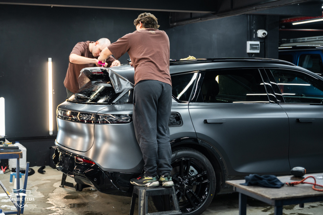 Оклейка Voyah Free матовой плёнкой