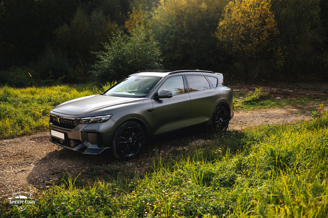 Voyah Free в сером матовом цвете