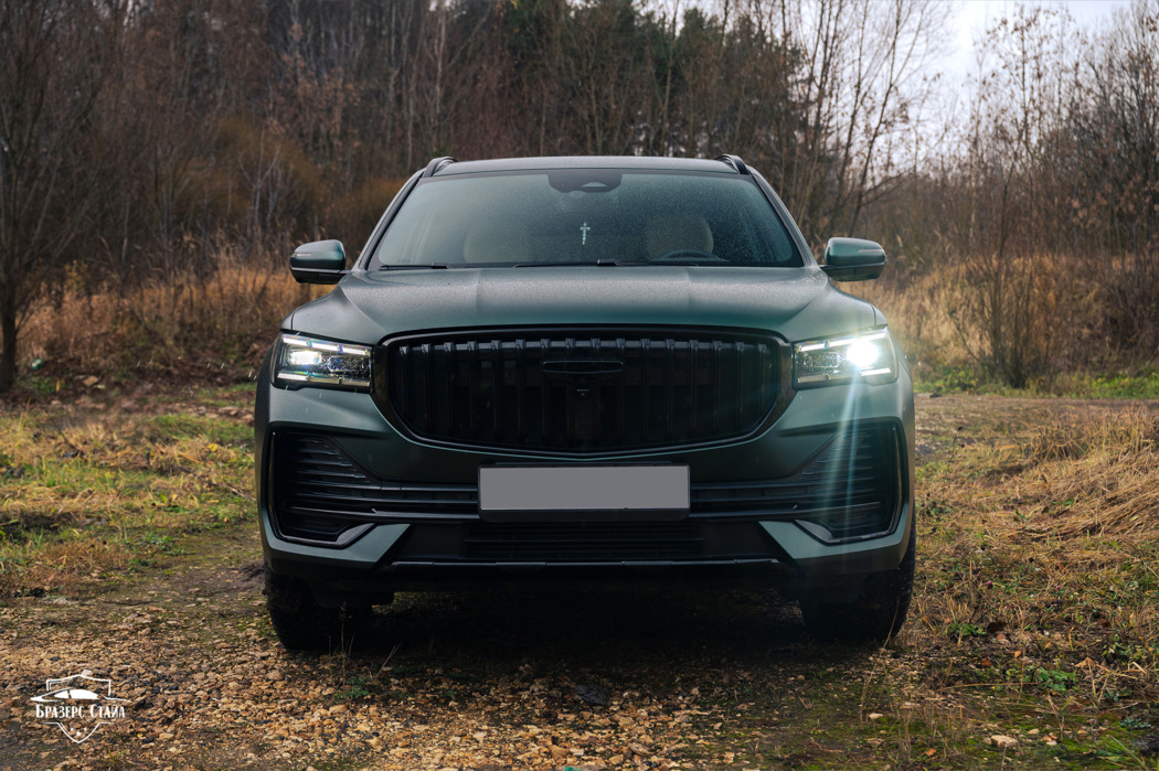 Оклейка Geely Monjaro матовой плёнкой