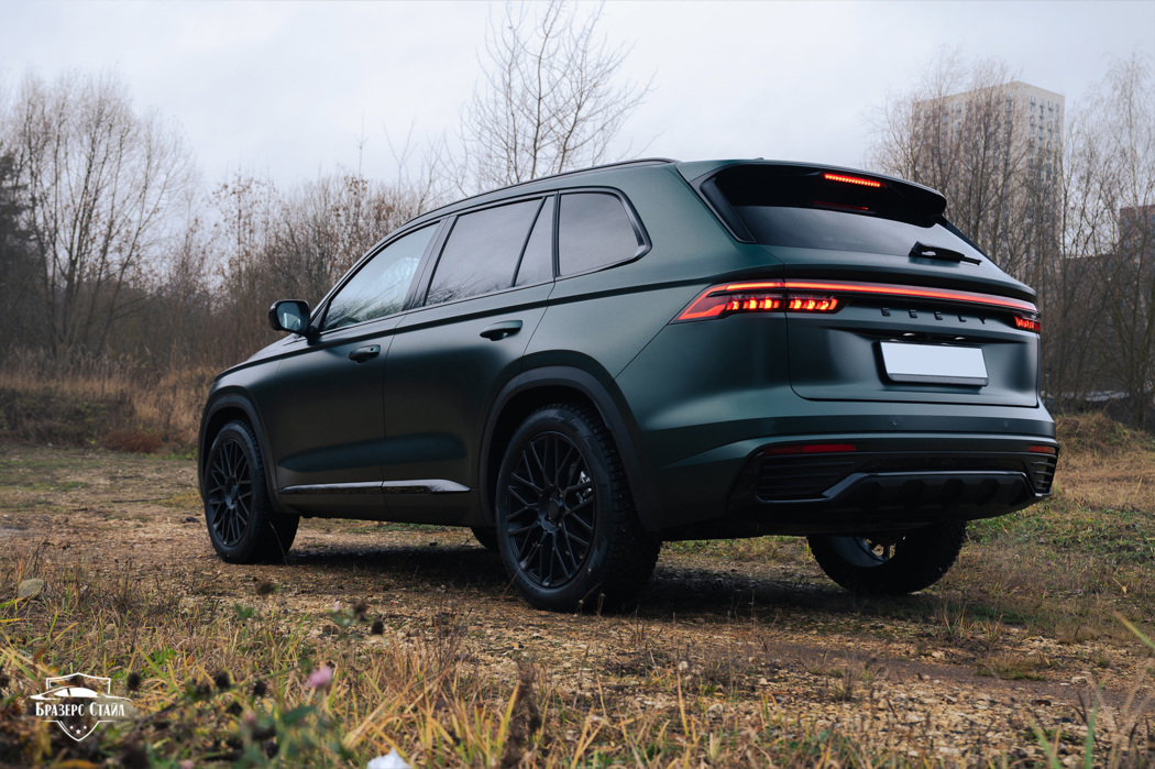 Зелёный матовый Geely Monjaro Geely Monjaro в матовом Mountain Green цвете