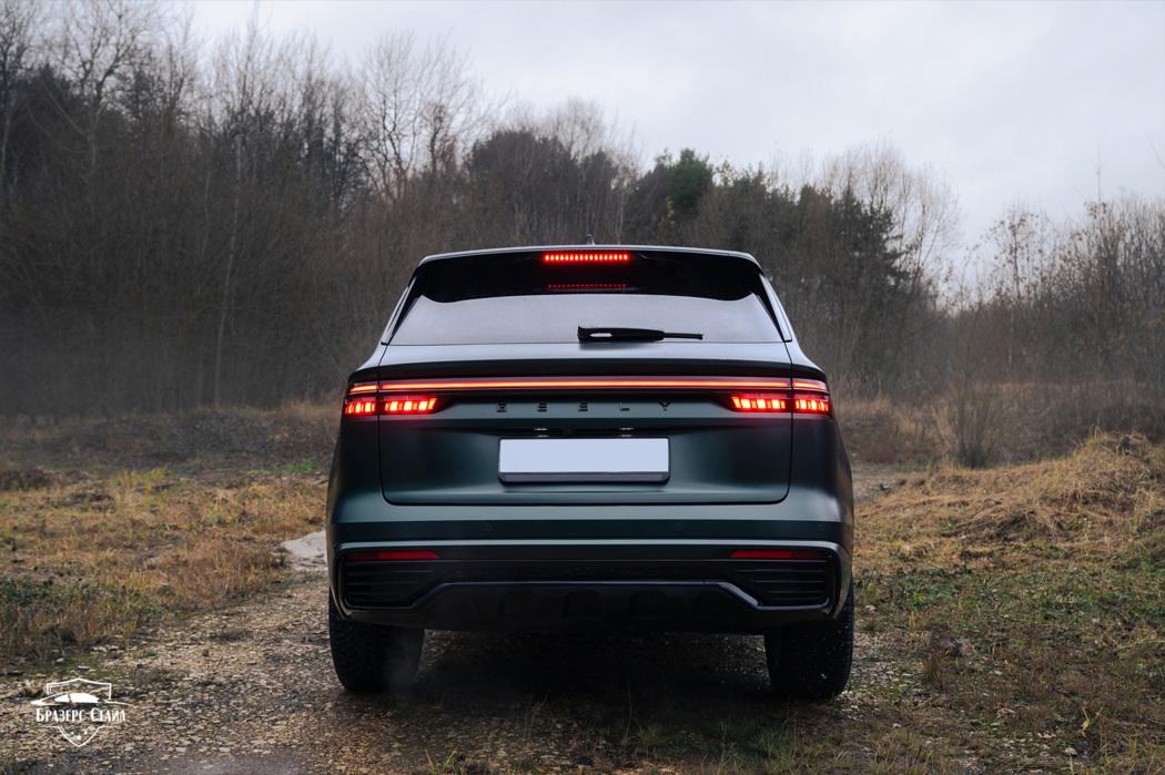 Зелёный матовый Geely Monjaro Geely Monjaro в матовом Mountain Green цвете