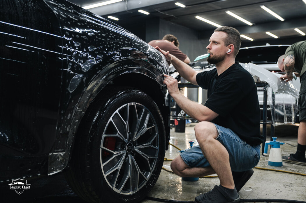 Оклейка Audi Q5 в кузове GU плёнкой